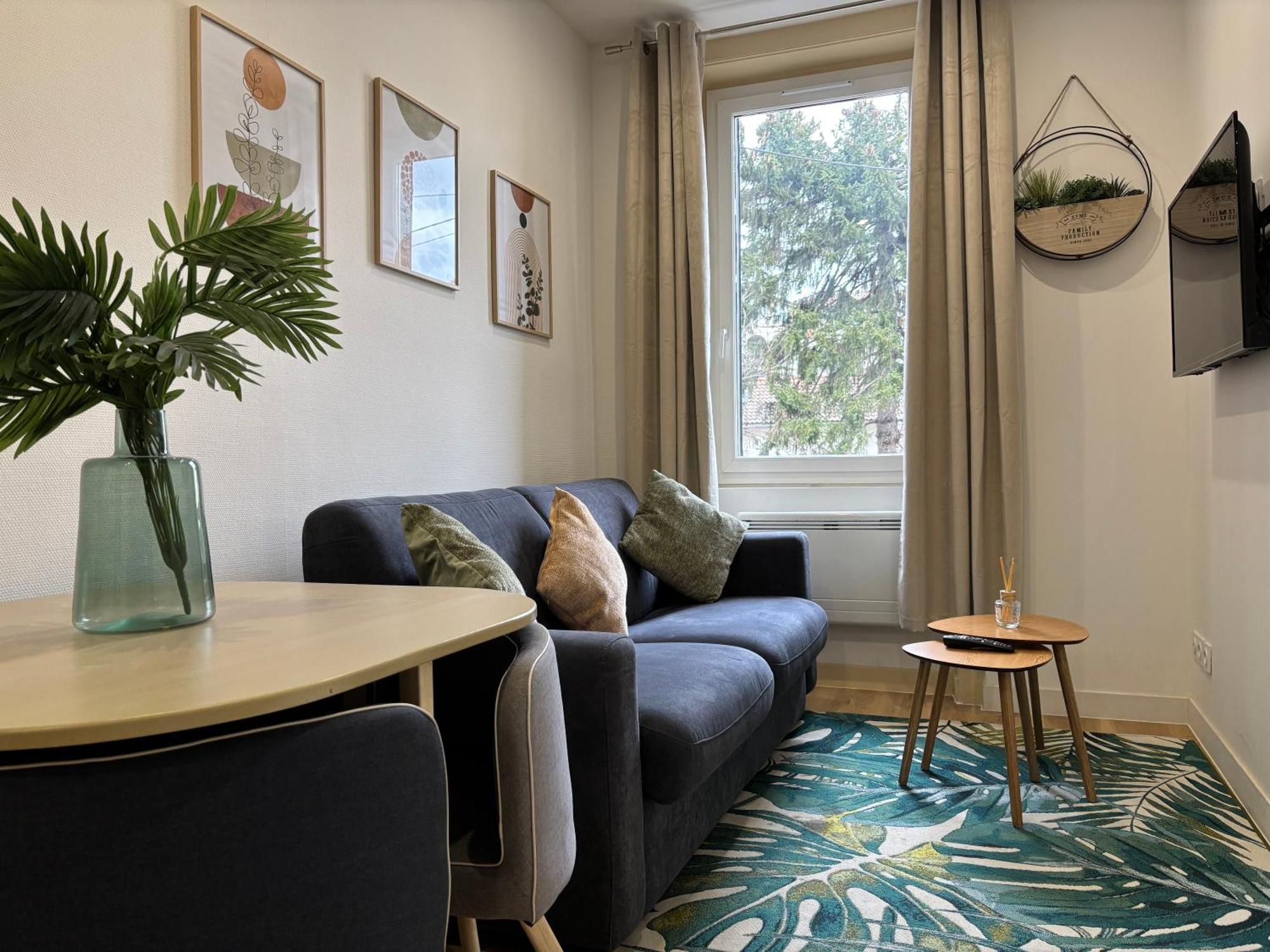 Elegant T2 A Bron, Tramway A 2Min, Box Parking, 4Personnes Apartment ภายนอก รูปภาพ